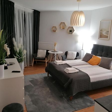 Pinea Apartament Z Widokiem Na Morze Z Basenem I Spa Przy Plazy 포비에로보 외부 사진