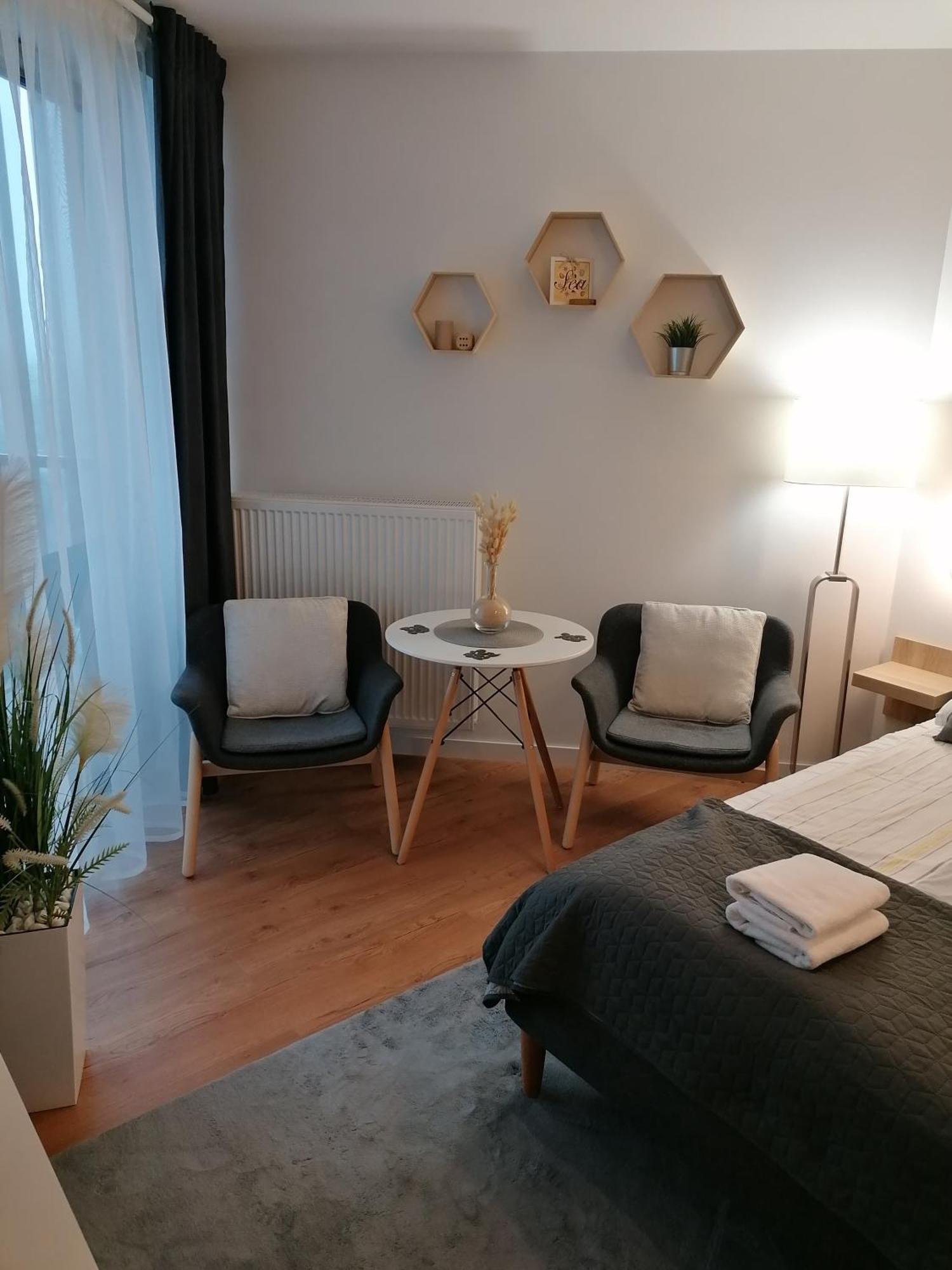 Pinea Apartament Z Widokiem Na Morze Z Basenem I Spa Przy Plazy 포비에로보 외부 사진