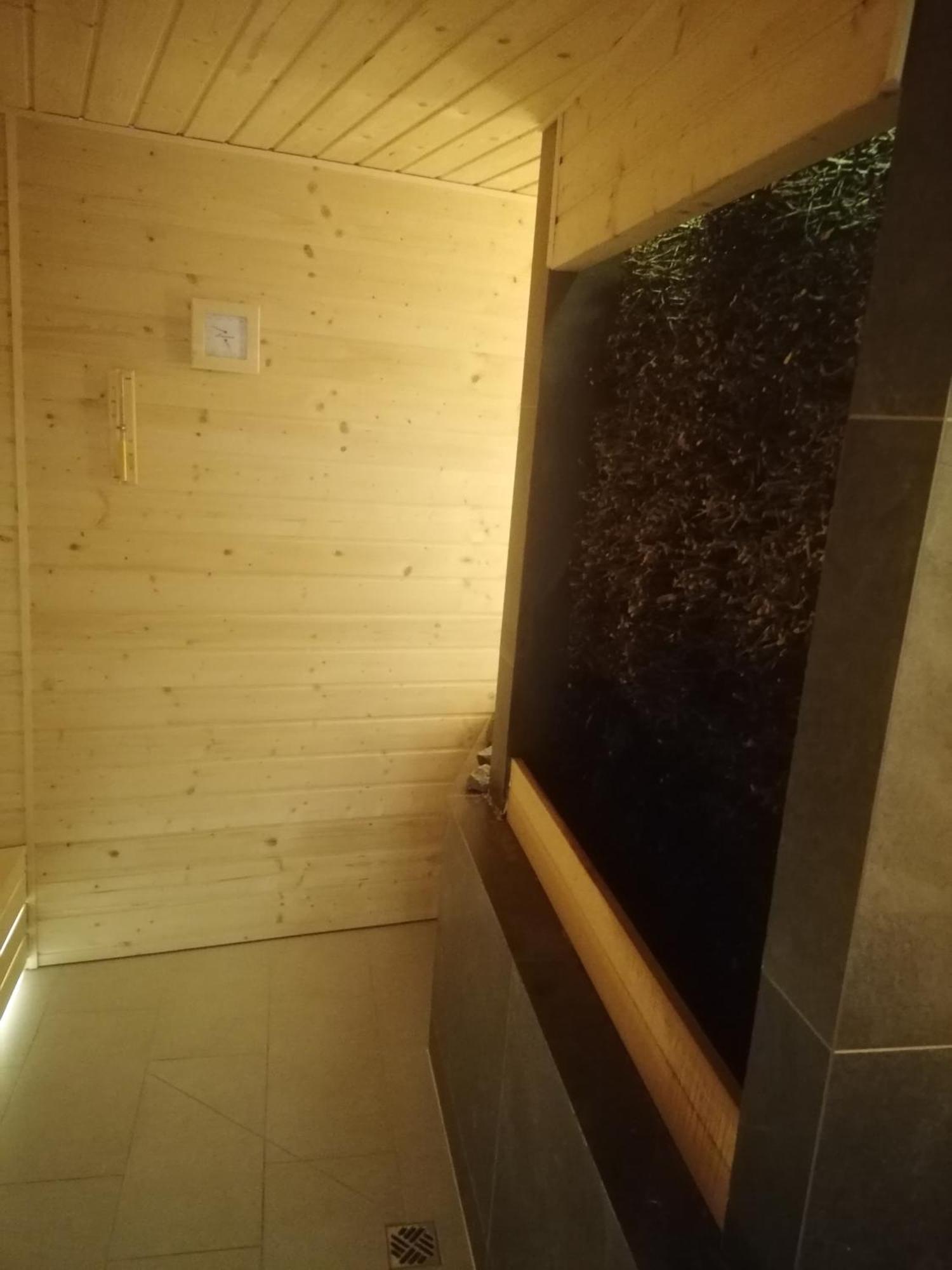 Pinea Apartament Z Widokiem Na Morze Z Basenem I Spa Przy Plazy 포비에로보 외부 사진