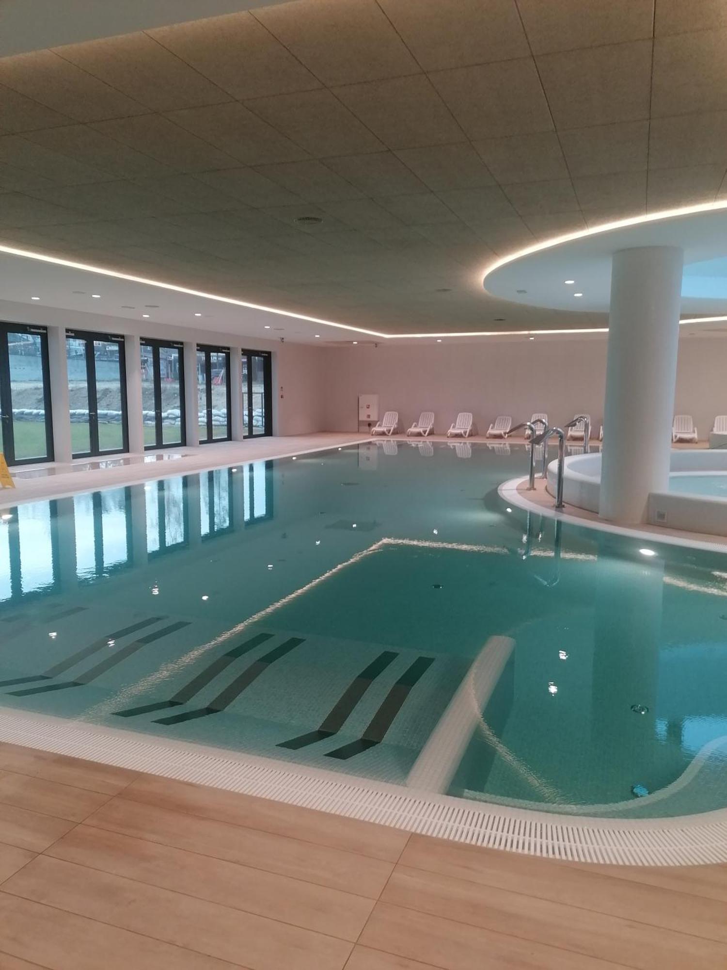 Pinea Apartament Z Widokiem Na Morze Z Basenem I Spa Przy Plazy 포비에로보 외부 사진
